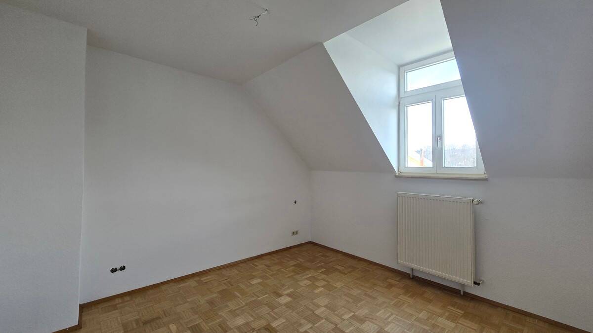 Charmante Dachgeschosswohnung im historischen Altbau mit Einbauküche! – Chemnitz – Vorschaubild 5