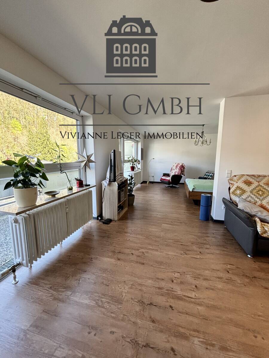 Komplett renovierte Eigentumswohnung mit gr. Balkon, Aufzug & Doppelgarage - Saarbrücken-Schafbrücke