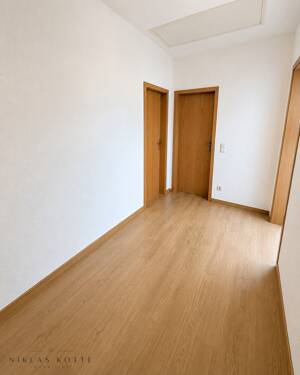 ++ vermietete Dachgeschosswohnung mit Loggia & Tageslichtbad - charmante Altbau-Kapitalanlage ++ – 4328 Leipzig – Vorschaubild 4
