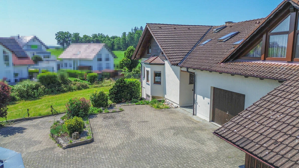 Wohnhaus mit drei Einheiten, Wintergarten und großem Grundstück in unverbaubarer Ortsrandlage – Bad Waldsee – Vorschaubild 8