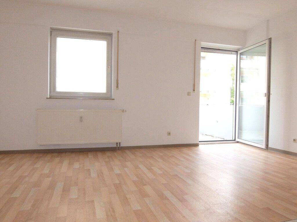 Studis & Azubis aufgepasst: Coole Bude mit Einbauküche + Balkon – Chemnitz – Vorschaubild 9