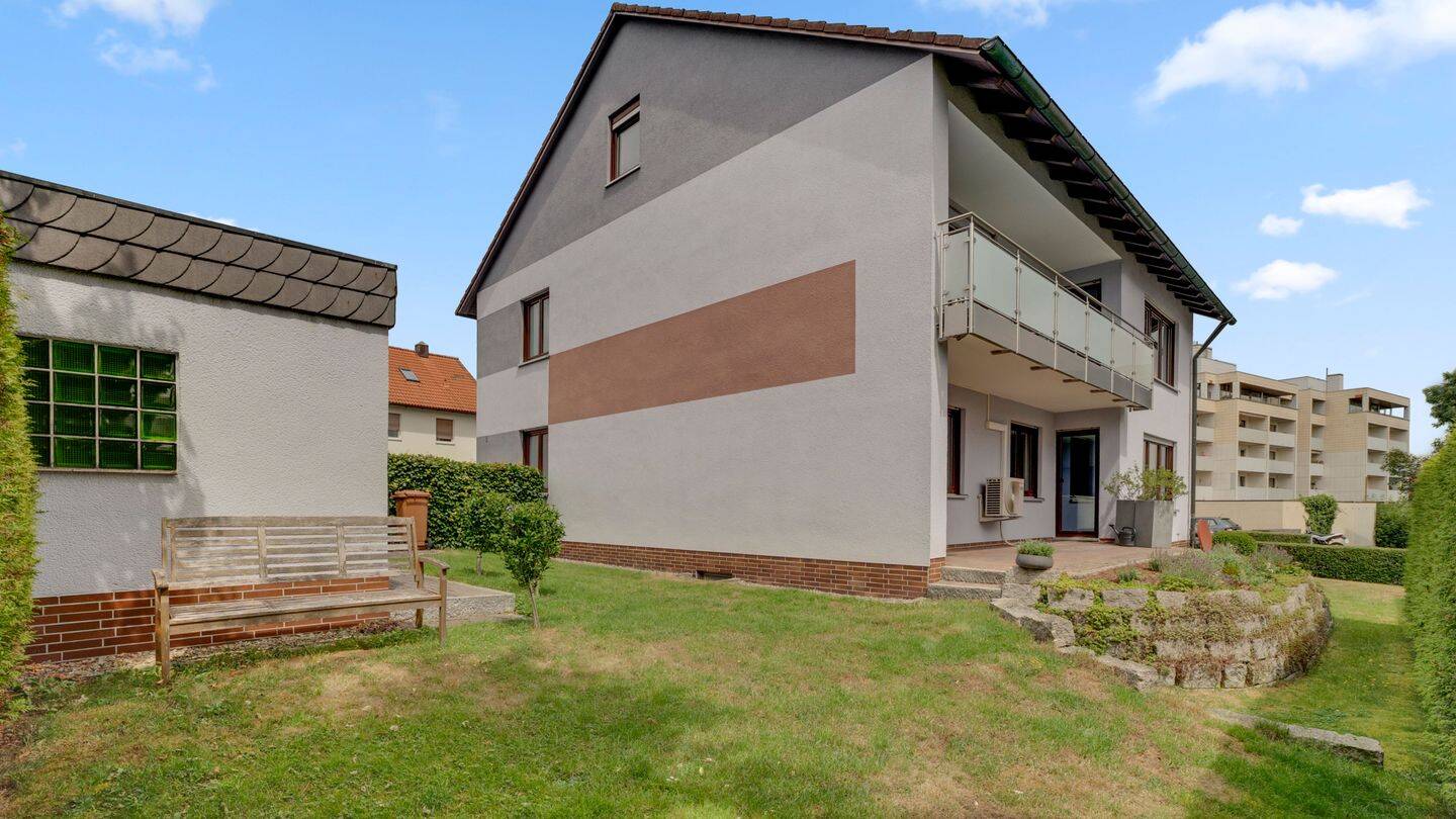 Hochwertig Renoviert! Großzügiges Zweifamilienhaus mit traumhaftem Garten in ruhiger Lage – Eckersdorf – Vorschaubild 4