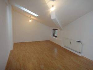 Charmante, gemütliche 2,5-Zimmer-Altbau-DG-Wohnung in Rheinnähe für junge Leute – 47119 Duisburg – Vorschaubild 3