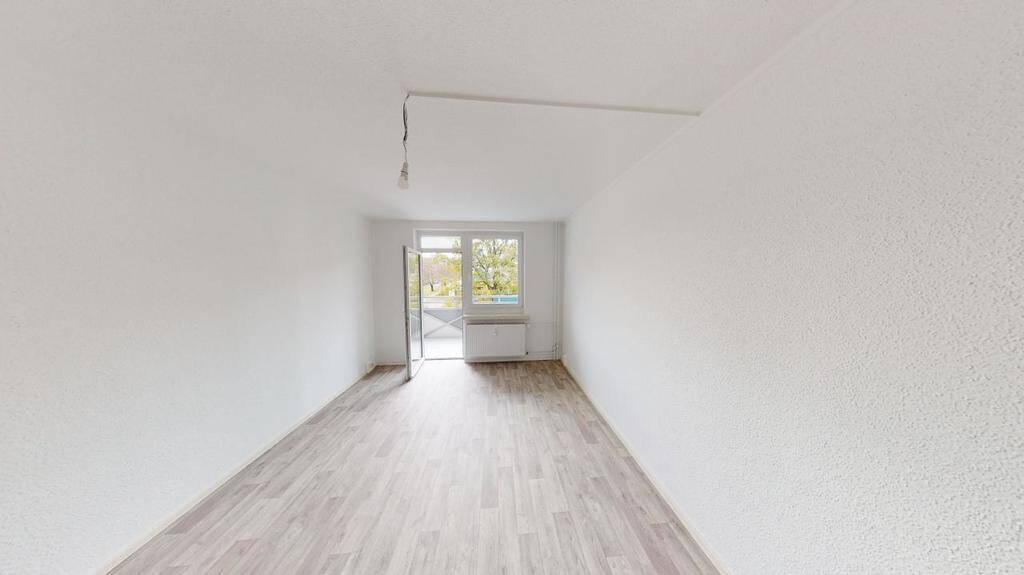 3-Raum-Wohnung mit Einbauküche und Balkon – Chemnitz – Vorschaubild 2