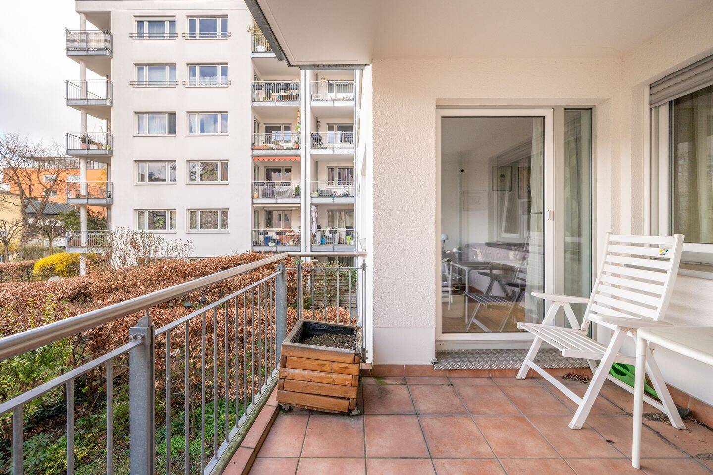 AIGNER - Charmante 3-Zimmer Wohnung in zentraler Lage mit Blick ins Grüne – München – Vorschaubild 2
