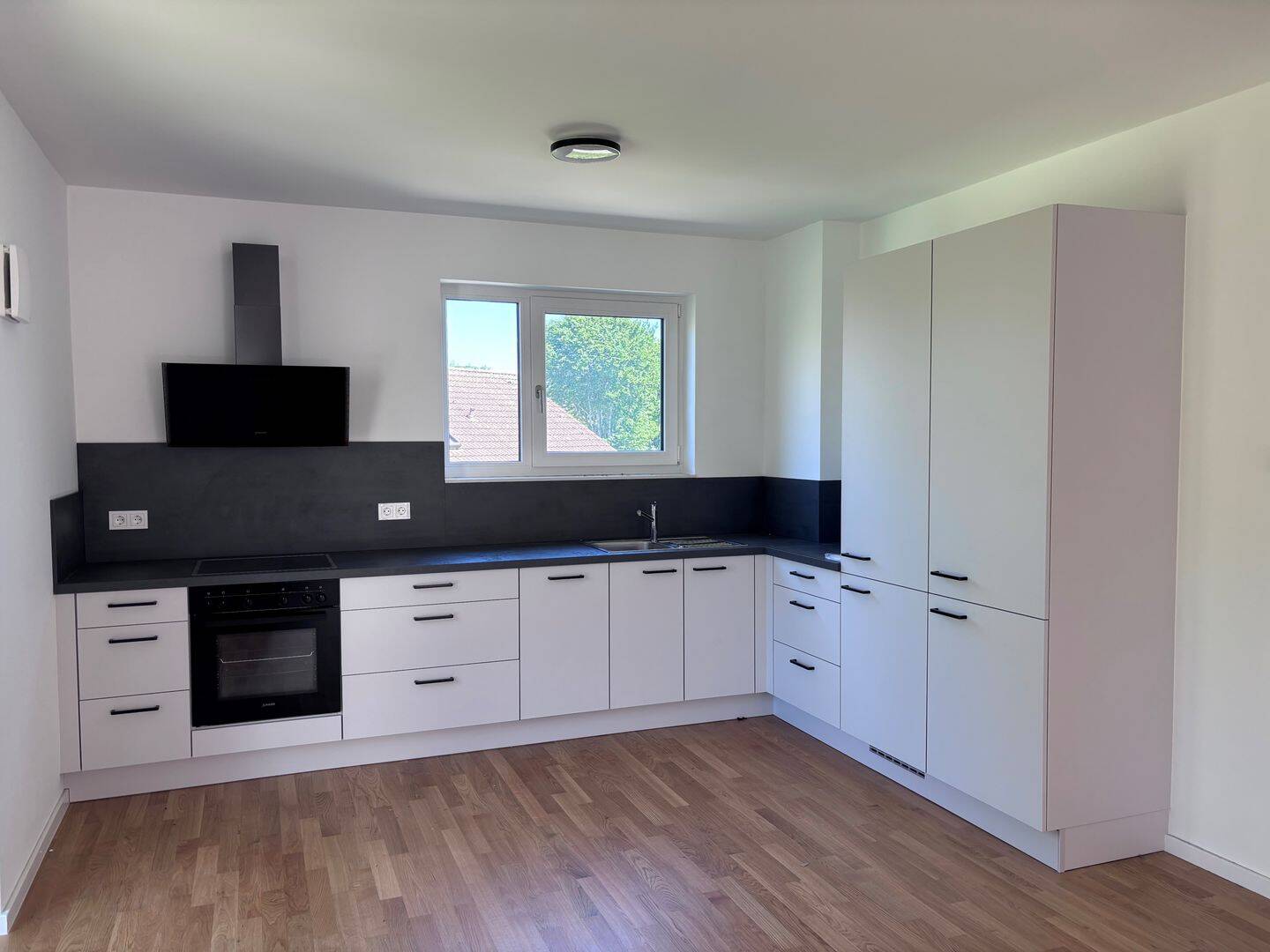 Hochwertige Neubau 3 Zimmerwohnung mit. TG-Stellplatz und Einbauküche zu verkaufen – Ulm – Vorschaubild 4