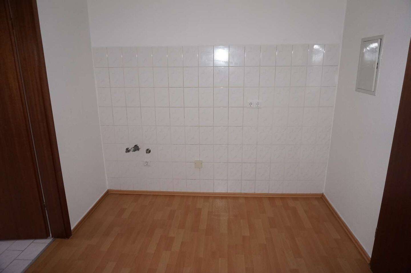 DG / 1-Zi-Whg. mit Laminat - Bad mit Fenster + Dusche – Chemnitz – Vorschaubild 7