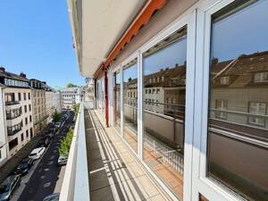Sofort bezugsfrei: ca. 200 m² große Maisonettewohnung mit Doppelgarage am Hofgarten in D-Pempelfort