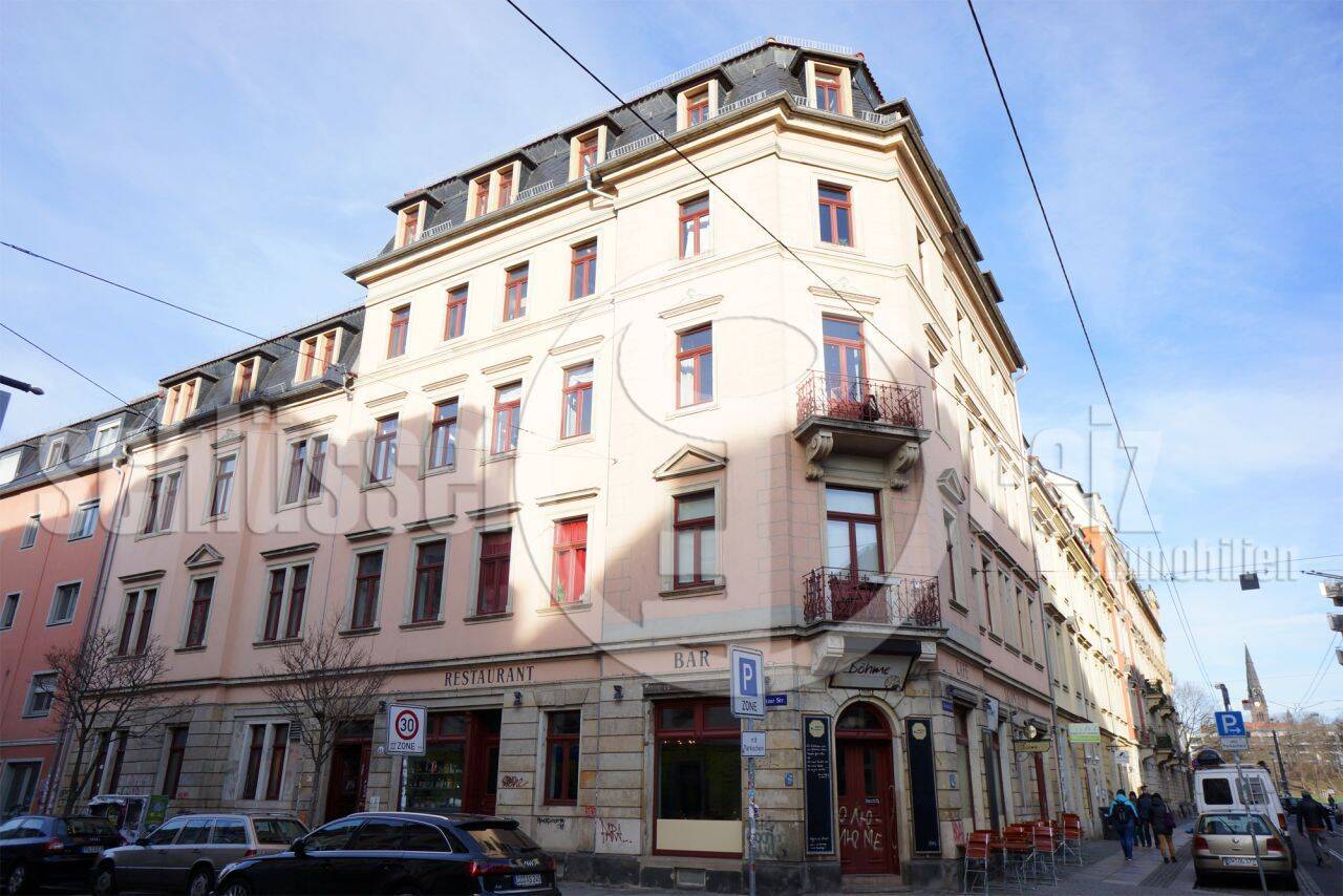 *Sonnenverwöhnte Wohnung mit Parkett, separater Wohnküche und tollem Blick in bester Neustadtlage!*