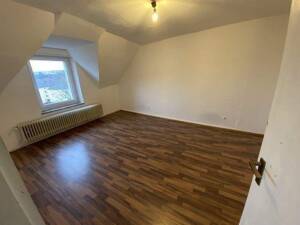 Ab 01.10.2026 / Gemütliche 3-Zimmer-Wohnung / Dachgeschosswohnung (3. OG) mit Einbauküche / ohne Balkon und ohne Aufzug – 54290 Trier – Vorschaubild 8