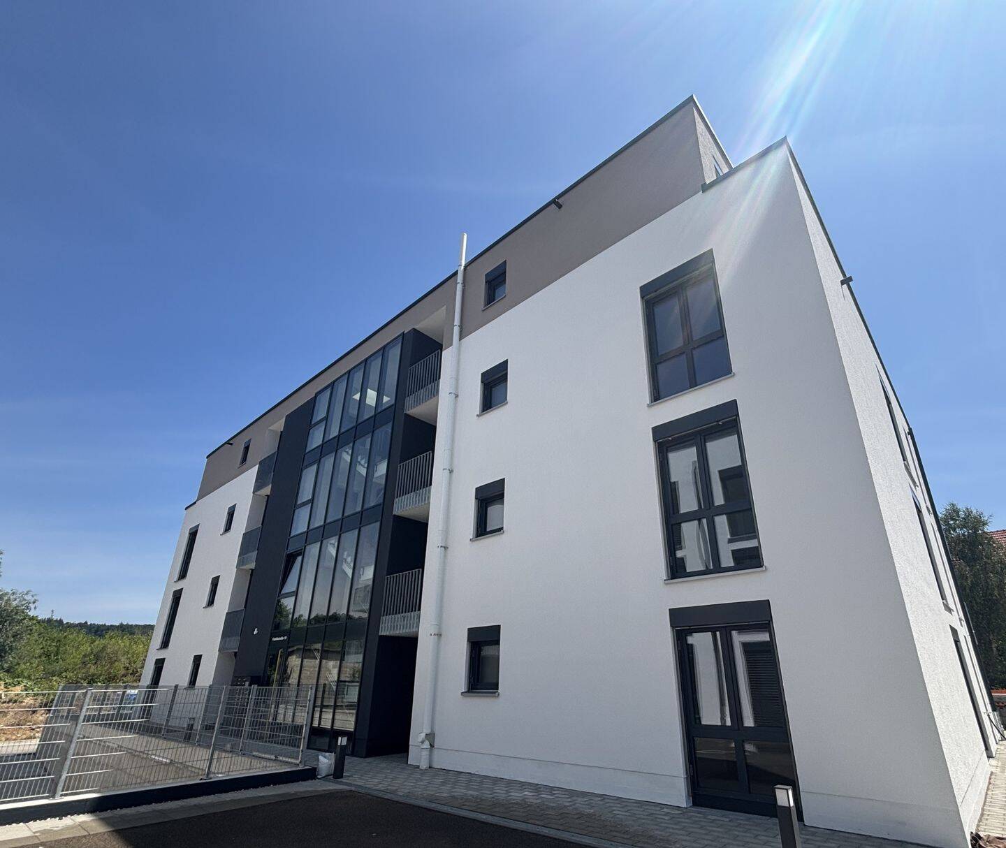 Erstbezug! Stilvolle 3-Zimmer-Neubauwohnung mit Einbauküche & idealer Lage