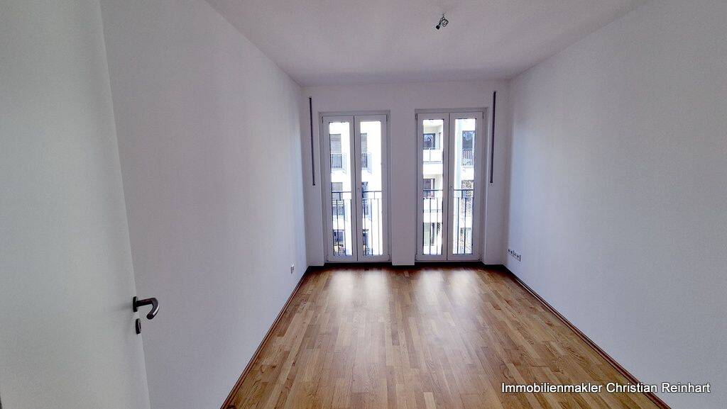 *** 5 Zimmer Wohnung mit TG Stellplatz und Balkonloggia *** – Nürnberg – Vorschaubild 8