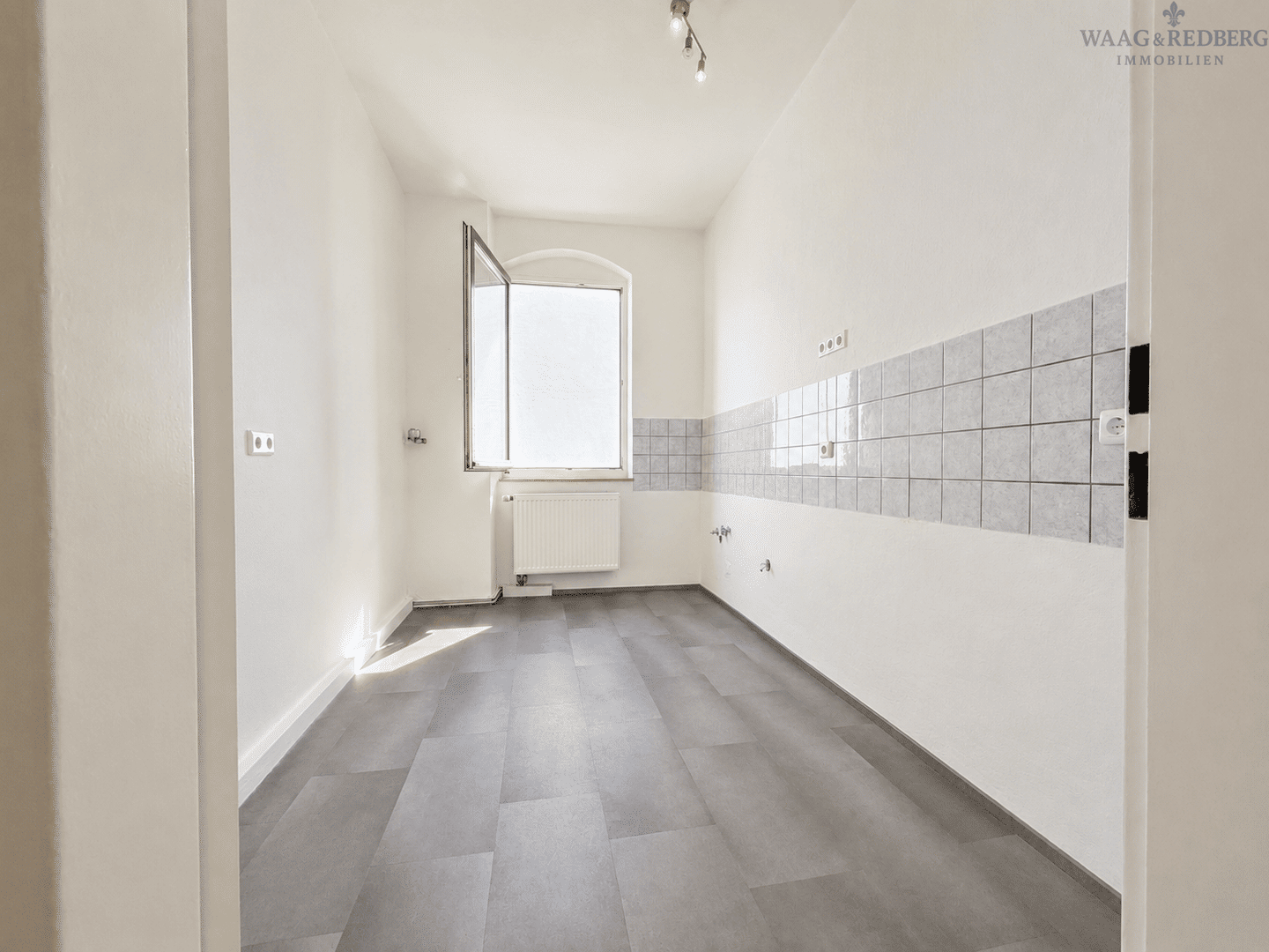 Lichtdurchflutete und renovierte 3-Zimmer-Altbauwohnung in zentraler Lage der Fürther Südstadt – Fürth – Vorschaubild 3