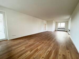 Neues Familien-Zuhause! Modernisierte 4 Zimmer mit Umlaufbalkon, 2 neue Bäder, neuer Boden, Aufzug – 50968 Köln – Vorschaubild 2