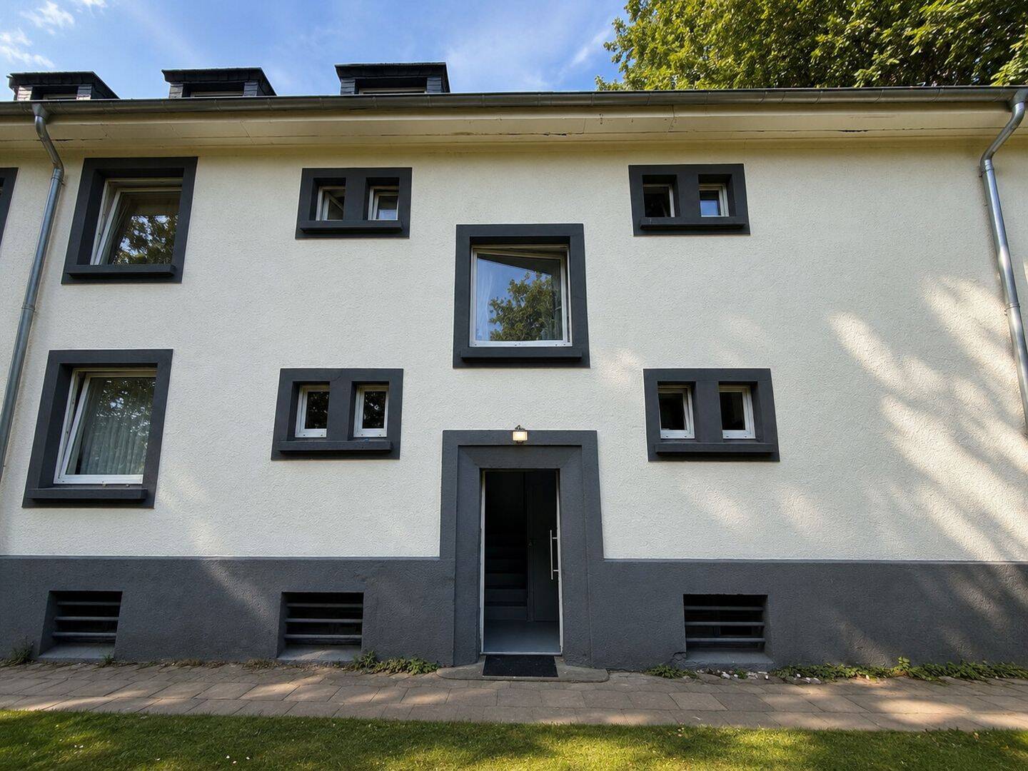 Saniertes Mehrfamilienhaus | 10 WE | 8 % Rendite | Faktor 12 | 610 m² Wohnfläche – Gelsenkirchen – Vorschaubild 2