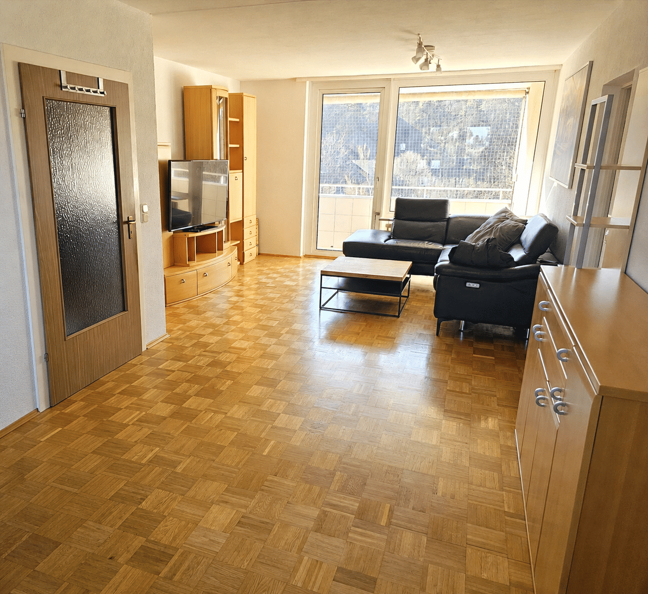 Bezugsfreie, moderne 3-Zimmer-Wohnung mit Balkon, Aufzug, Blick ins Grüne und E-Auto-Ladestation in direkter Nähe (provisionsfrei) – Nürnberg – Vorschaubild 2