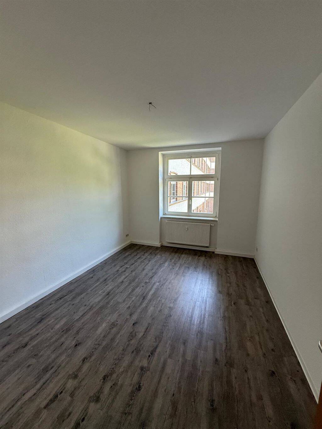 Günstige 2-Zimmer mit Laminat, Balkon und Wanne in ruhiger Lage! EBK mgl. – Chemnitz – Vorschaubild 7