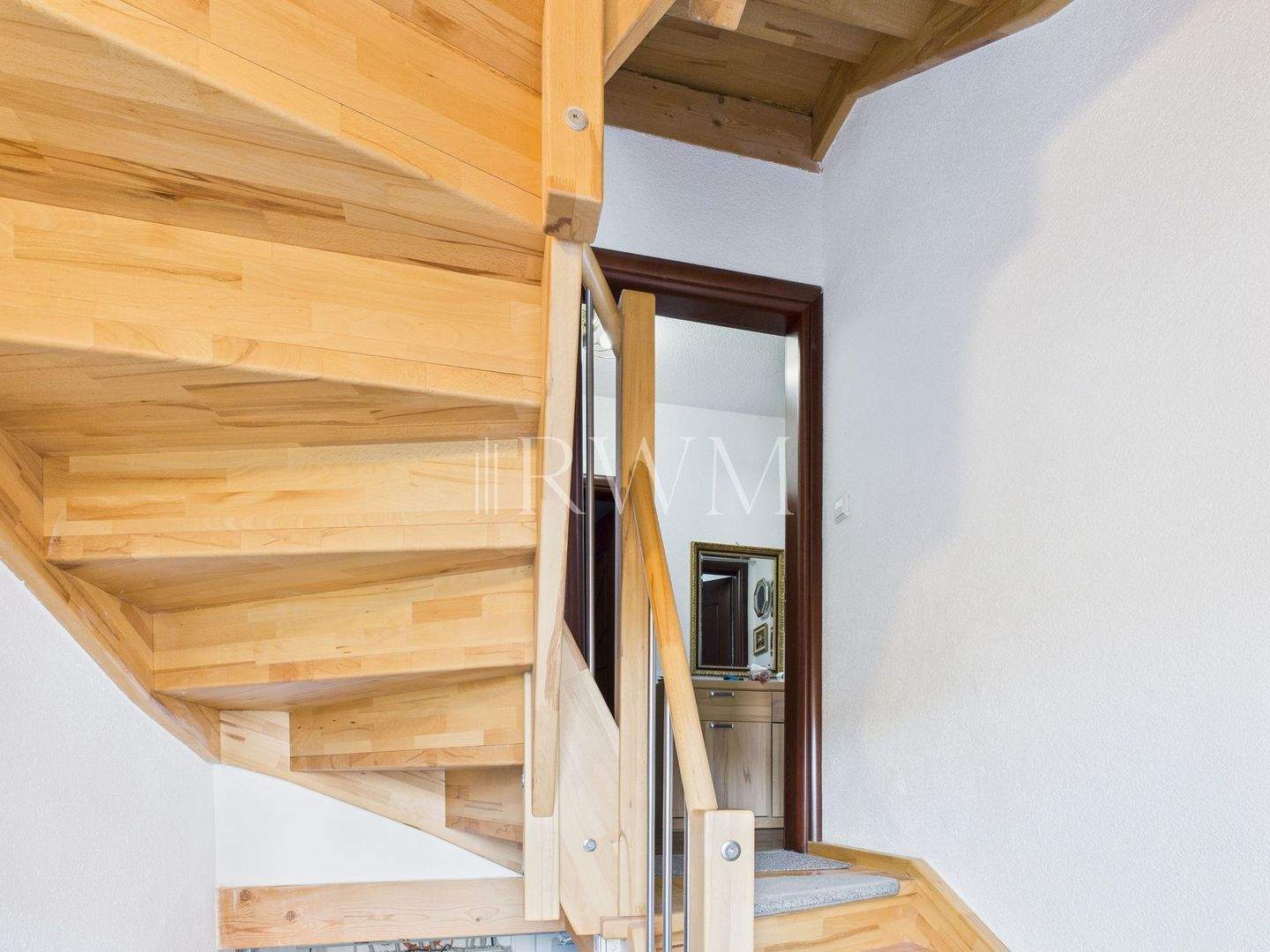 Modernisiertes Zweifamilienhaus mit potentieller Einliegerwohnung – Reutlingen – Vorschaubild 6