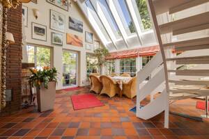 Architektonisches Wohnhaus mit Galerie, Wintergarten und Einliegerwohnung – 22457 Hamburg – Vorschaubild 2