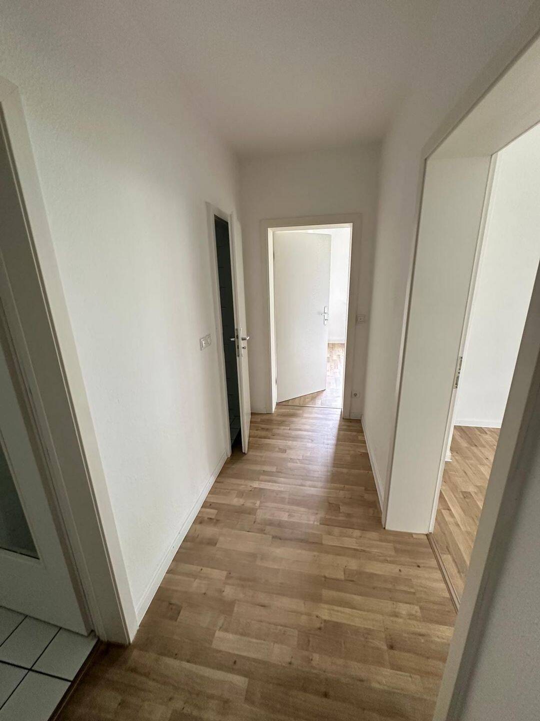 3-Zimmer-Wohlfühlwohnung mit Balkon und Tageslichtbad – Chemnitz – Vorschaubild 2