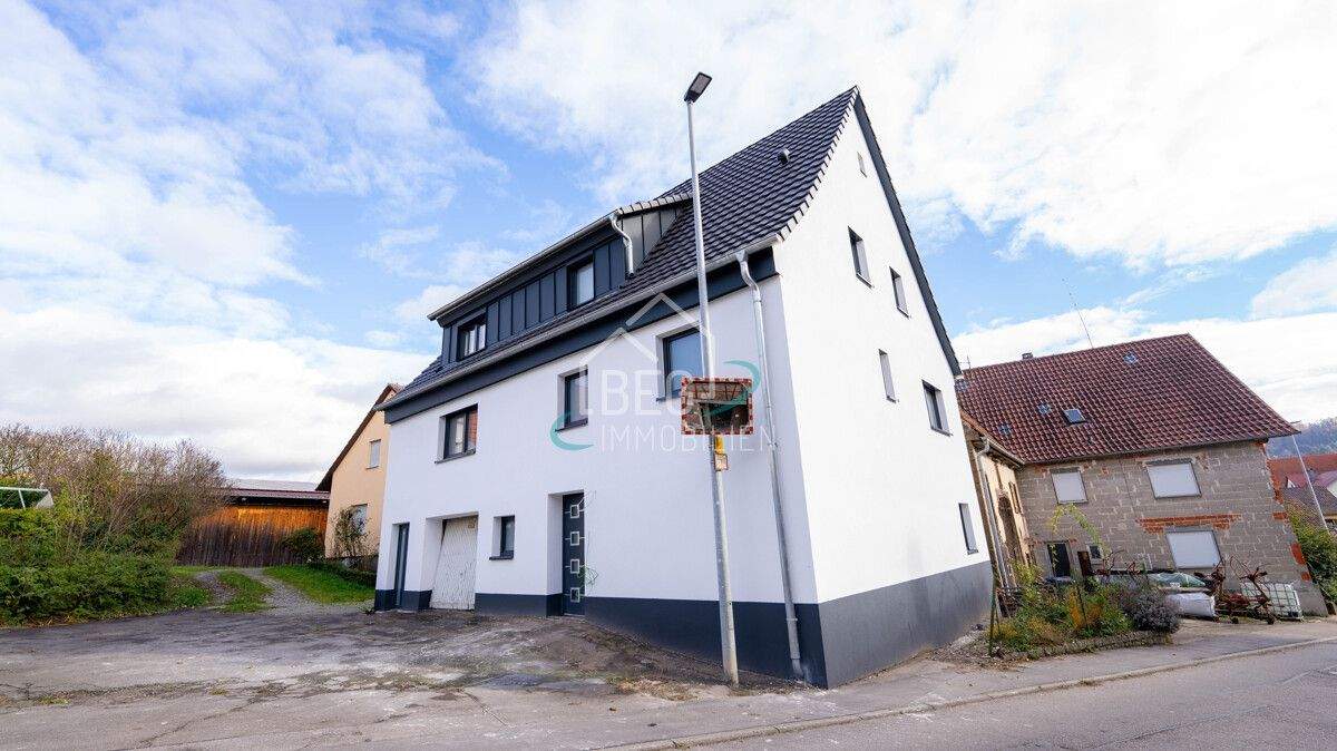 Umfassend saniertes Zweifamilienhaus mit moderner Technik und vielseitiger Nutzung – Gaildorf – Bild 1 von 9