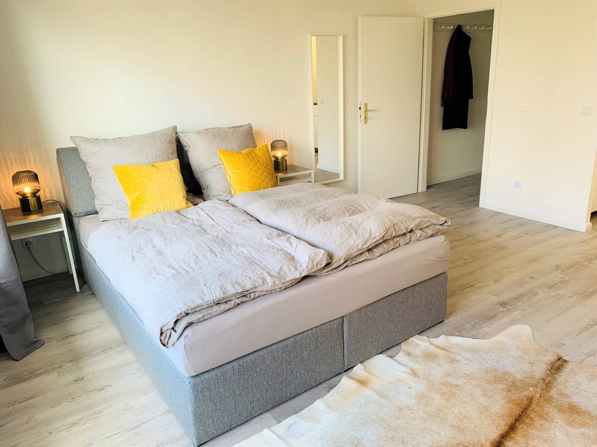 ++ VOLL MÖBLIERTES BARRIEREFREIES APPARTEMENT MIT BALKON UND AUFZUG ++