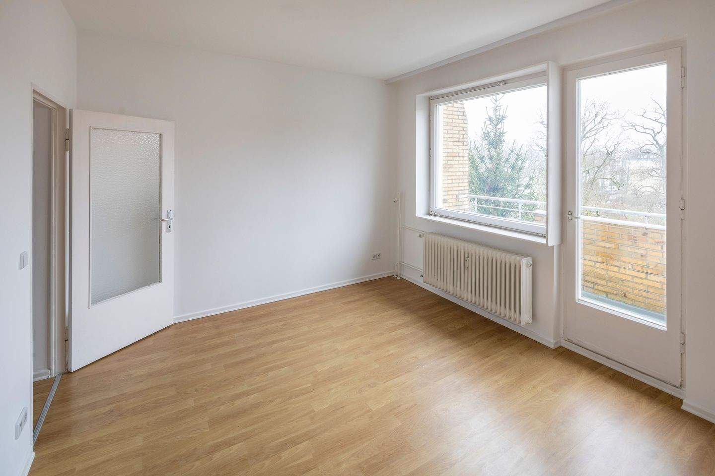 BEZUGSFREI - Top gepflegte 2-Zimmer Wohnung mit Südbalkon und perfektem Grundriss in Steglitz! – Berlin – Bild 1 von 9