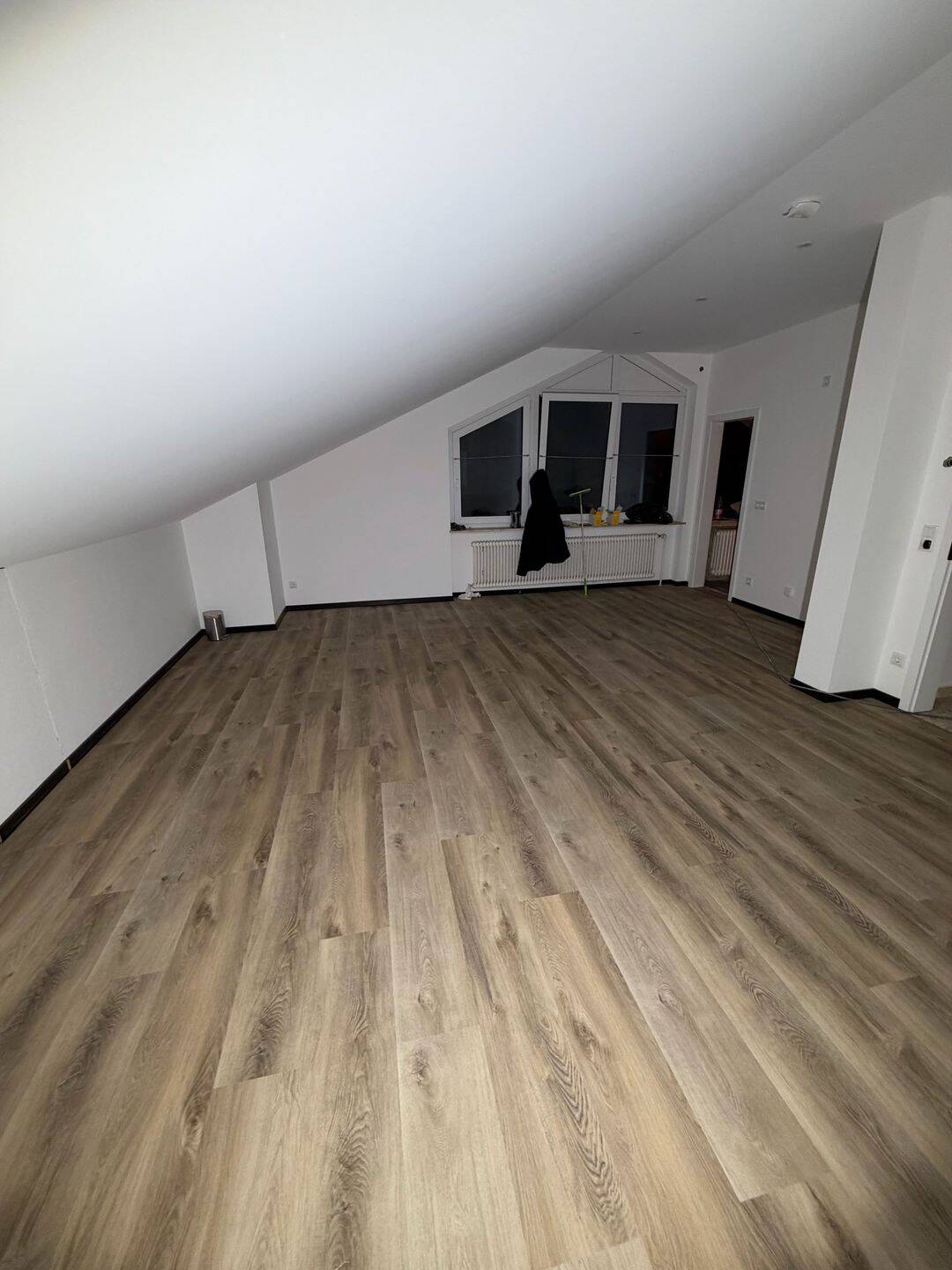 Kernsaniertes Familienhaus mit Dachstudio, Hobbyraum, Garten & Garage – Gernsheim – Vorschaubild 4