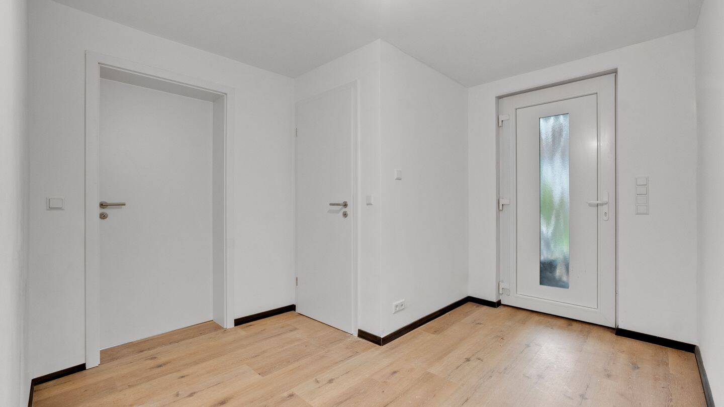 Traumlage! Teilrenovierter Bungalow mit Doppelgarage, separater ELW und großem Garten – Neunkirchen am Brand – Vorschaubild 8
