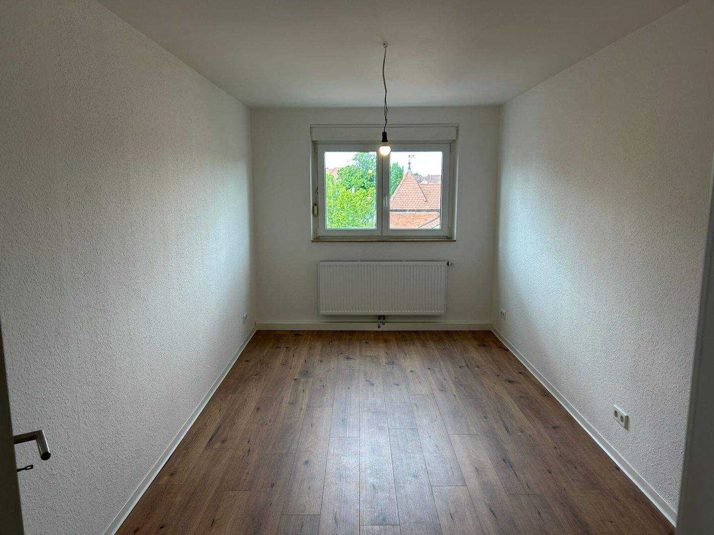 Helle sanierte 2 Zimmer Wohnung in der Rosenau mit Balkon – Nürnberg – Vorschaubild 3