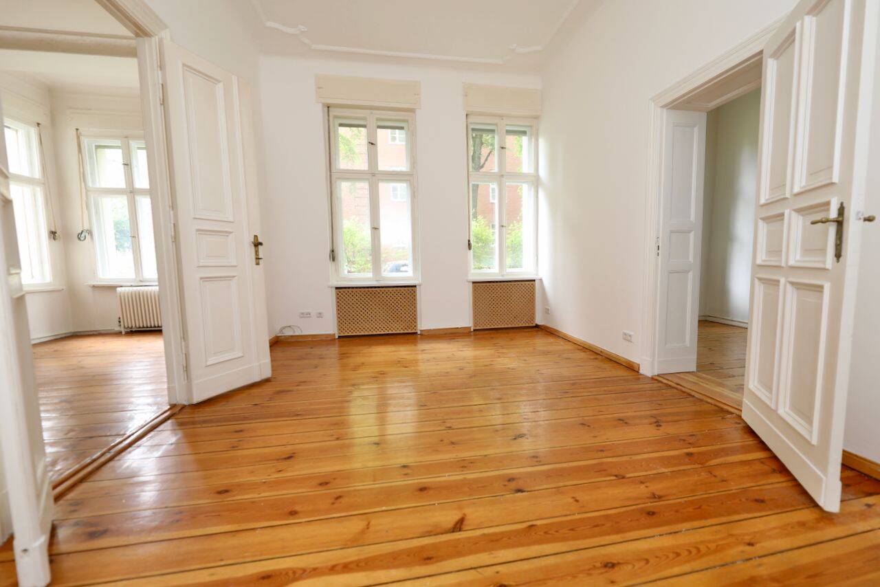 PRAKTISCHES ERDGESCHOSS - SCHÖNE HOLZDIELEN,& STUCK- IM RHEINGAUVIERTEL, NÄHE HEIDELBERGER PLATZ – Berlin – Vorschaubild 9