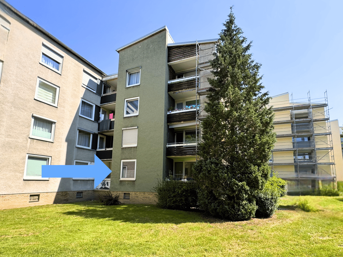 3-Zimmer-Erdgeschosswohnung mit Balkon und Gestaltungspotenzial in ruhiger Lage.