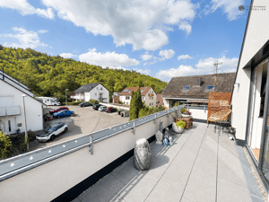 GEHOBENE AUSSTATTUNG: * 2,5-Zi. * 71 m² * Balkon * TL-Bad * EBK * Stpl. * Bestlage S-Wangen * – 70327 Stuttgart – Vorschaubild 3