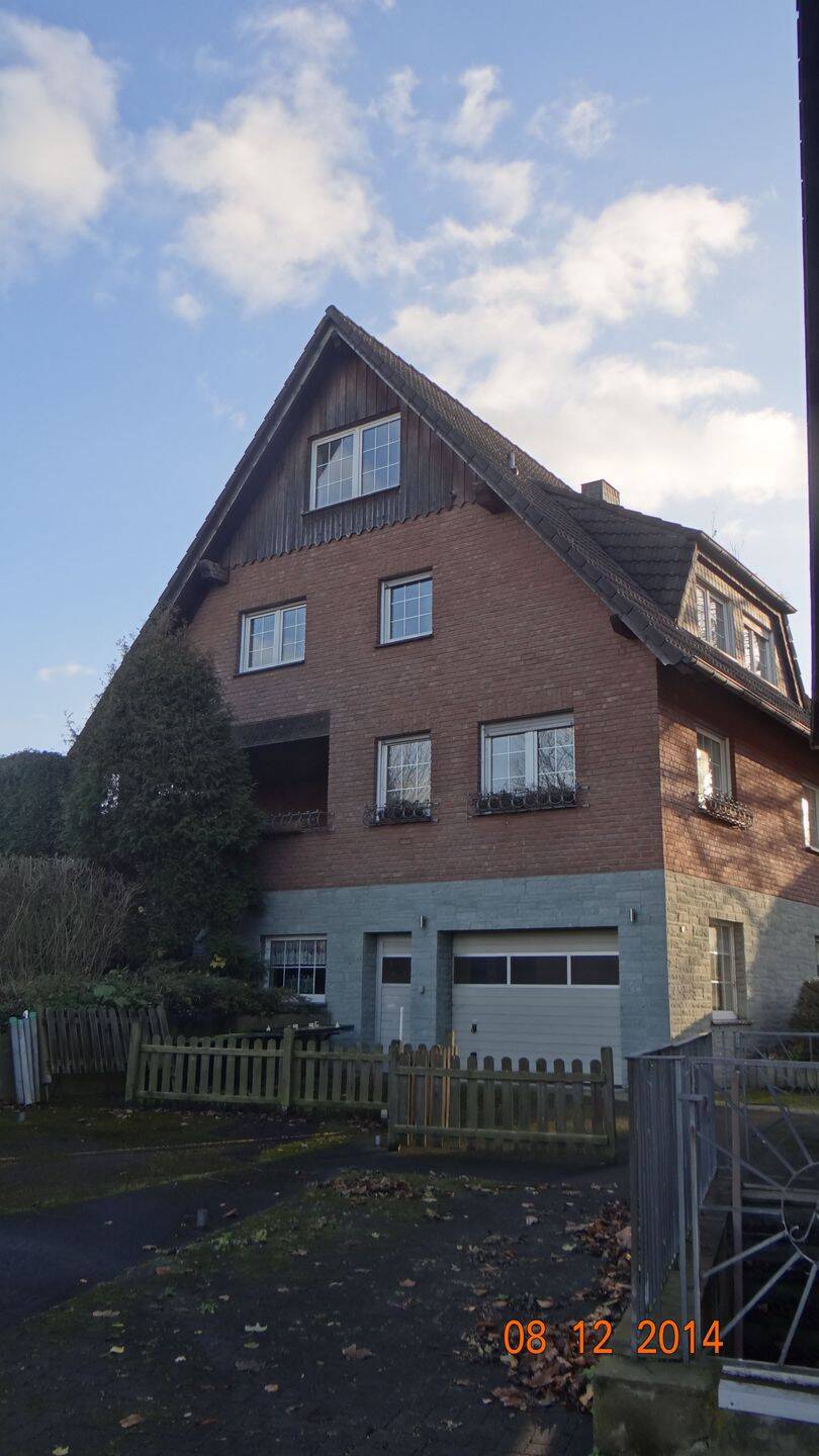 Vollmöbl. EFH i. Villenstil mit 9 Zi., 6 Bäd.,Garten, Hausgarage, 3 Außen SP, PV-A., Video-Überw.