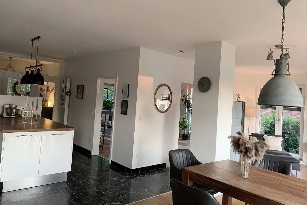 Topzentral gelegenes, modernisiertes Einfamilienhaus mit Garage auf schönem Gartengrundstück – Cloppenburg – Vorschaubild 5