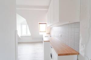 4-Zimmer-Altbauwohnung, 110 m², frisch renoviert, neue EBK und Gemeinschaftsgarten – 23554 Lübeck – Vorschaubild 3