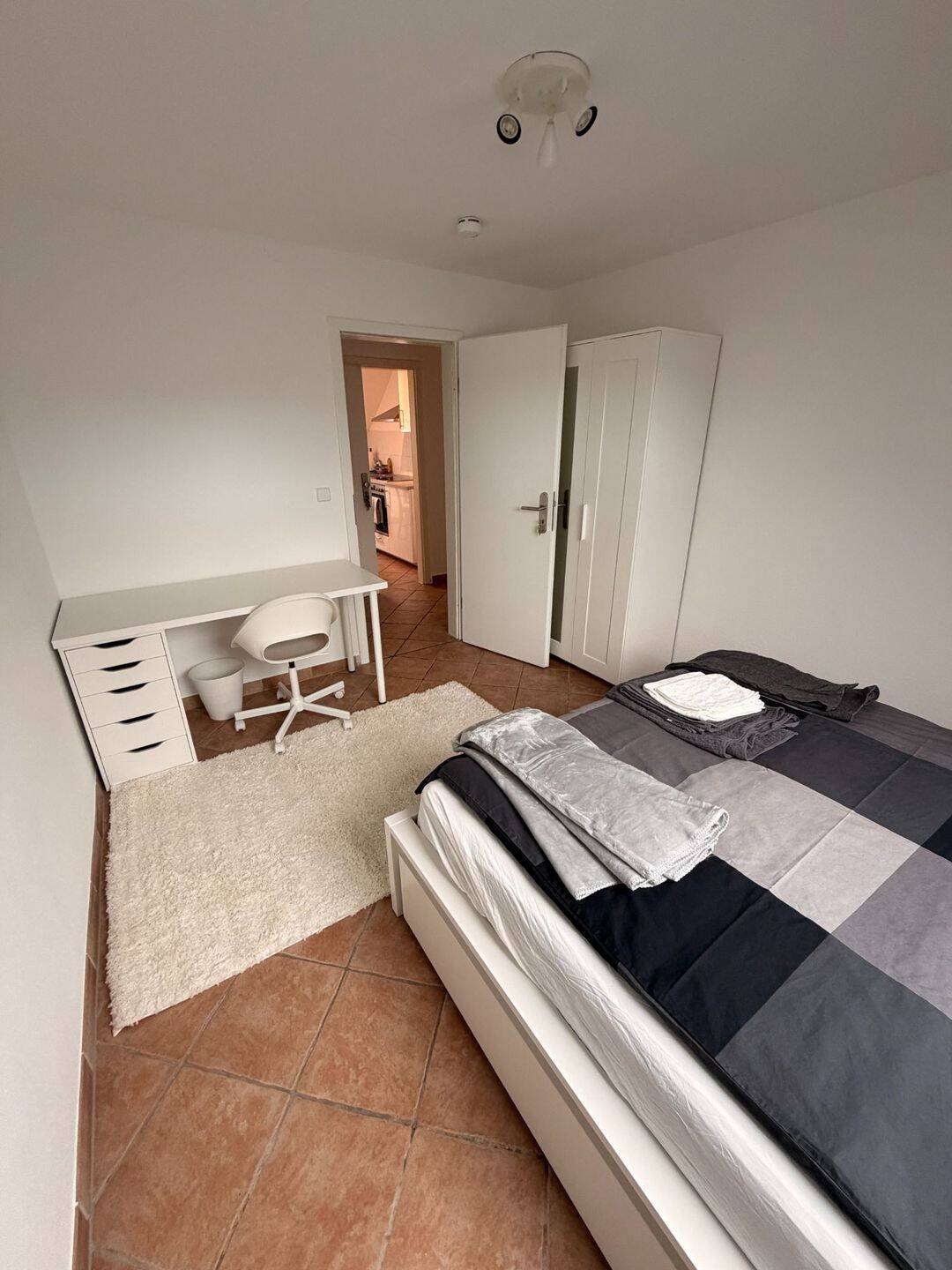 möbliertes Zimmer in Karlsruhe für Wohnen auf Zeit – Karlsruhe – Vorschaubild 2
