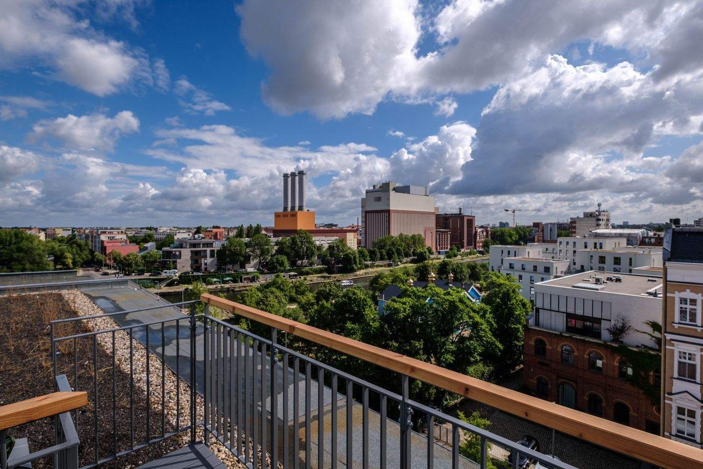 Moderne Dachgeschosswohnung und klassischer Altbau. 2-Zimmer mit Aufdachterrasse in Charlottenburg – Berlin – Vorschaubild 5