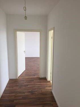 Großzügige 2-Zimmer mit Aufzug und Laminat in Zentrumsnähe zum Toppreis! – Chemnitz – Vorschaubild 4