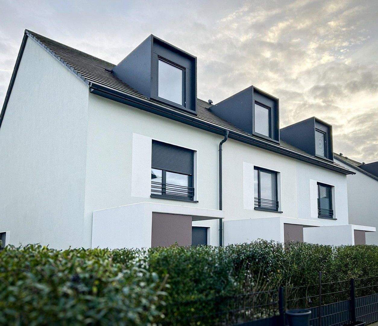 Neuwertiges Reihenhaus mit Garage, sofort bezugsfertig – Nauen – Bild 1 von 9