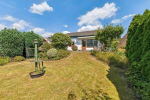 Einfamilienhaus mit Garage auf großzügigem Gartengrundstück in Burg-Grambke zur Modernisierung – 28719 Bremen – Vorschaubild 4
