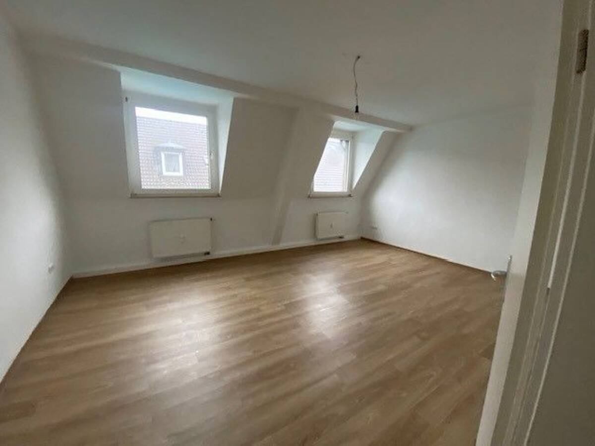 Wer will mich!? Zentrale 2-Zimmer-Wohnung, frisch saniert! – 45141 Essen – Bild 1 von 5