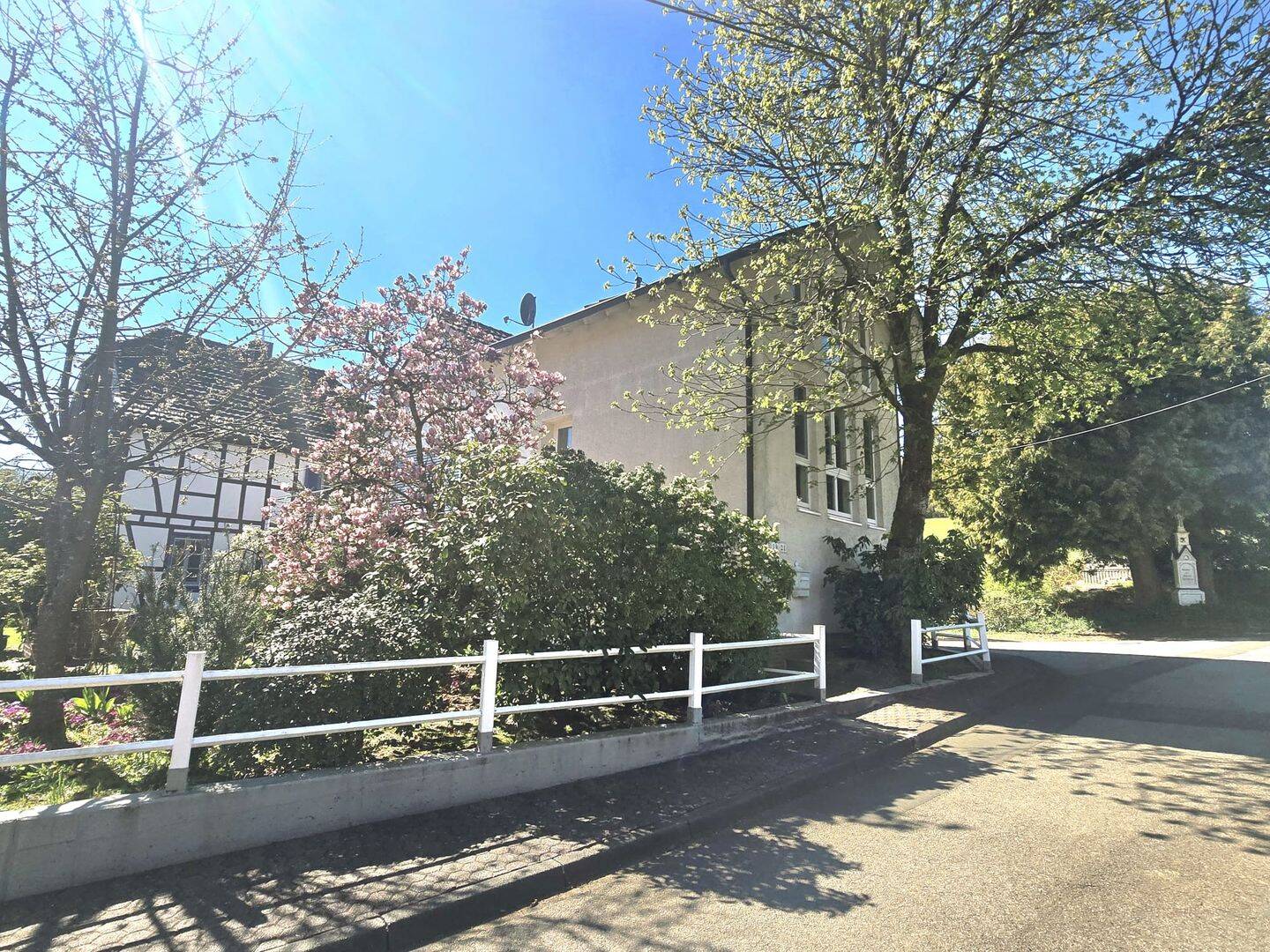 Ensemble mit Geschichte & Seele – saniertes Fachwerk trifft modernen Wohnkomfort in Eitorf-Oberottersbach – Eitorf – Bild 1 von 9
