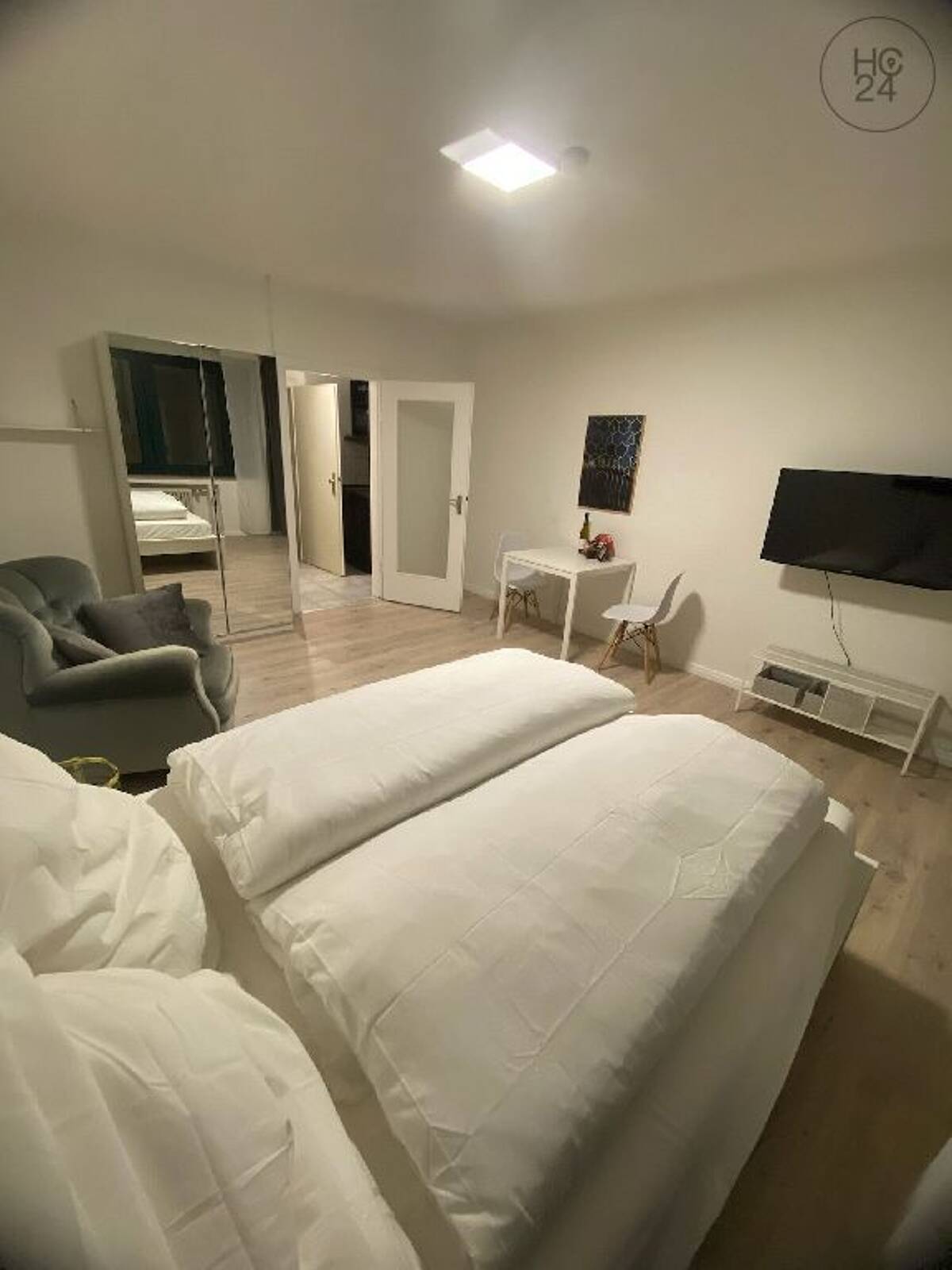 Möbliertes Apartment in Hauptbahnhof- und Mediaparknähe – 50670 Köln – Bild 1 von 6