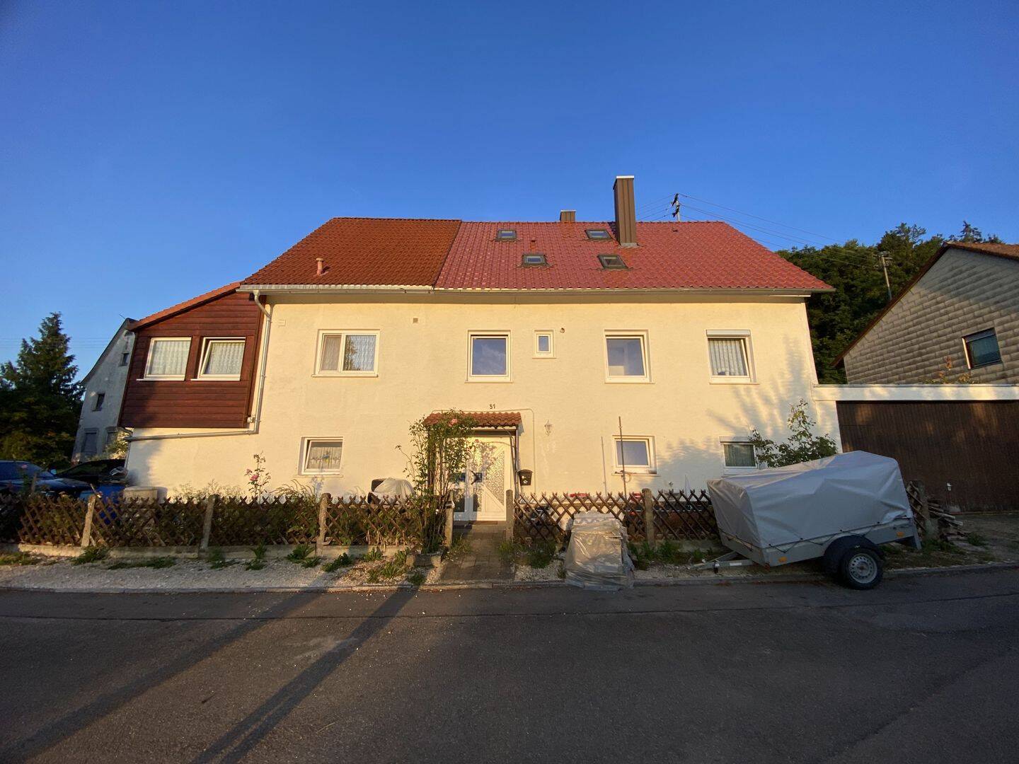 Ruhig gelegenes Mehrfamilienhaus mit Potenzial – 3 Einheiten, erweiterbar auf 4 – Breitingen – Bild 1 von 9
