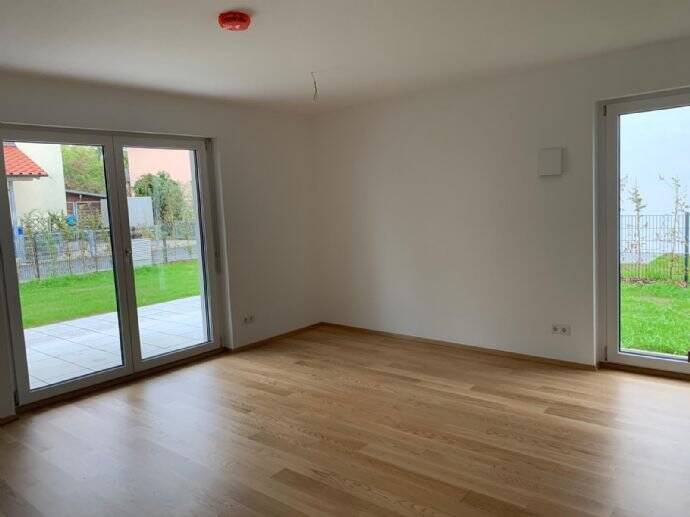 Neubau-Erdgeschoss-Wohnung mit Süd-West Terrasse und großzügigem Garten in zentraler und ruhiger Lage – Erlangen – Vorschaubild 8