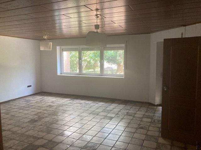 Solide Liegenschaft mit Einliegerwohnung großem Garten, Terrasse, Balkon und Doppelgarage in gesuchter Lage von Jülich ! – Jülich – Vorschaubild 8