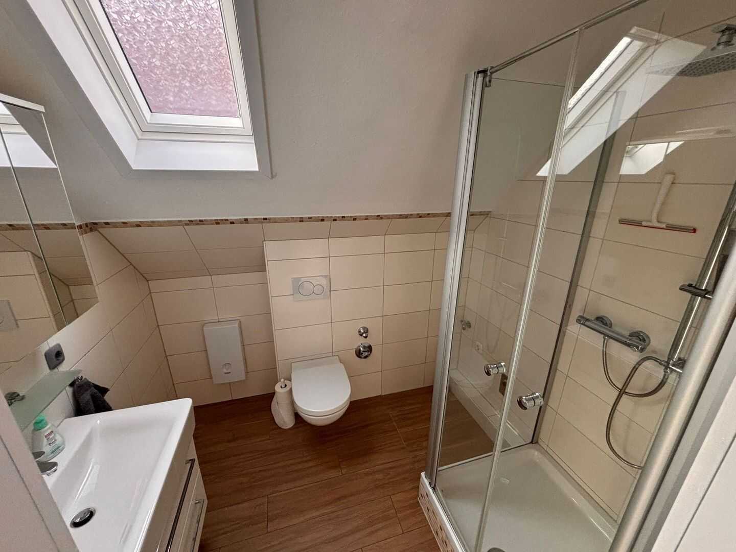 Charmante Dachgeschosswohnung im Herzen von Lüdenscheid - 3 Zimmer, Balkon und Aufzug – Lüdenscheid – Vorschaubild 6