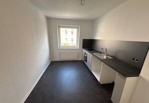 2 Zimmer-Wohnung mit Einbauküche, Erstbezug nach Renovierung
