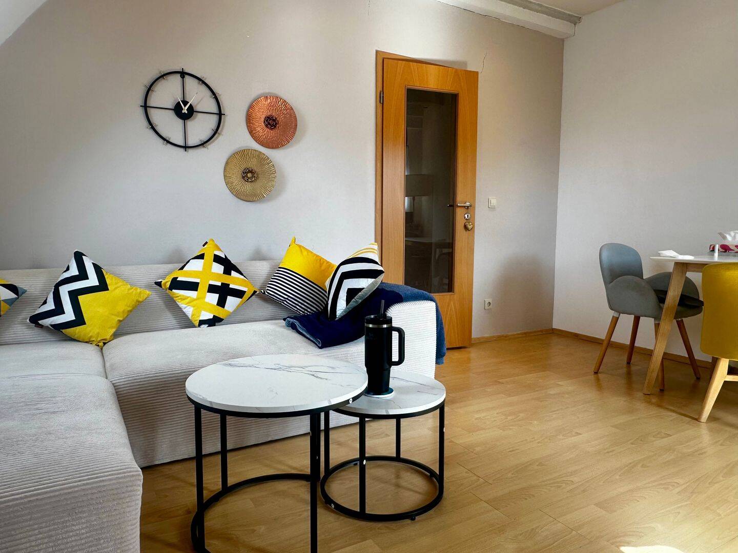 Zentrale, charmante & möblierte 3,5 Zi Galerie-Wohnung neben Killesberg – Stuttgart – Vorschaubild 2